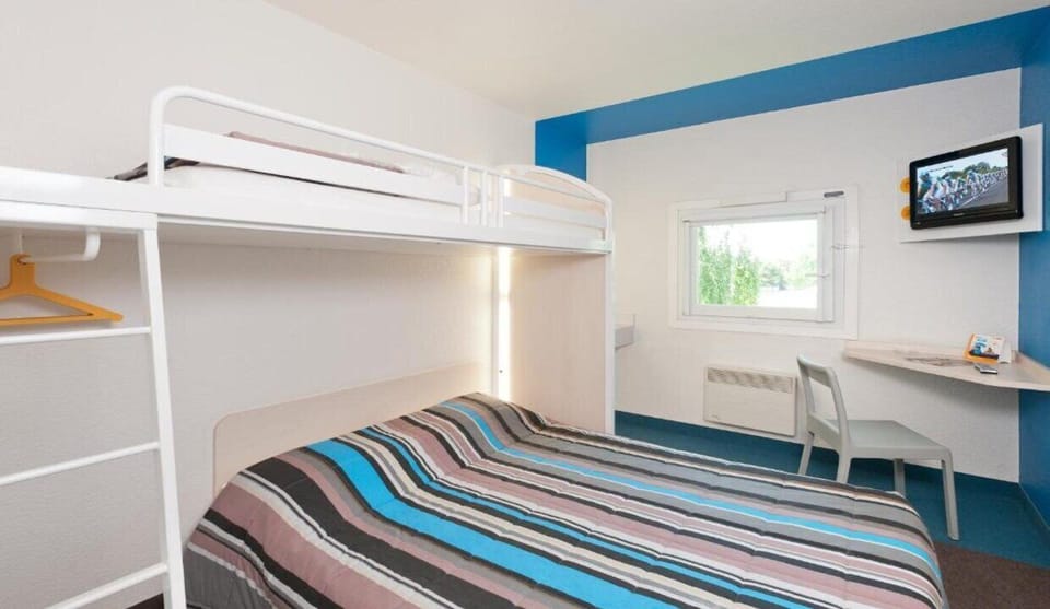 Triple Room | Desk, WiFi (free)
