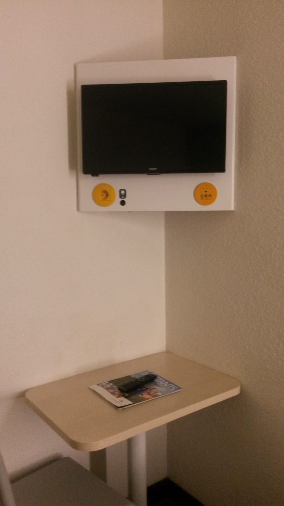 Room | Desk, WiFi (free)