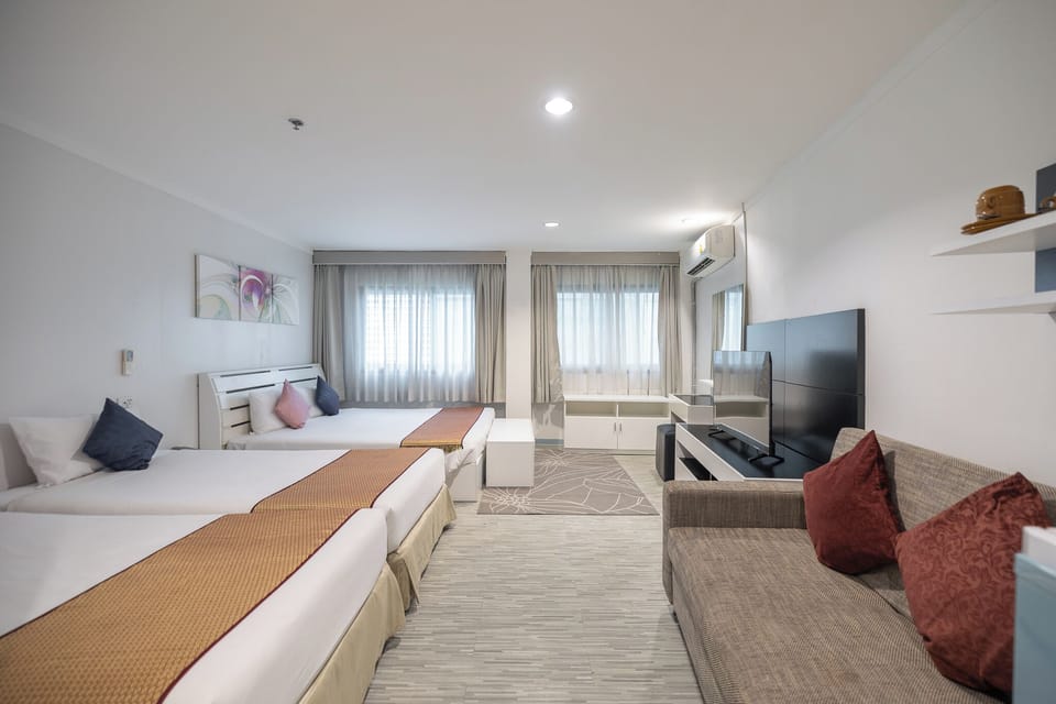 Family Room | In-room safe, blackout drapes, free WiFi