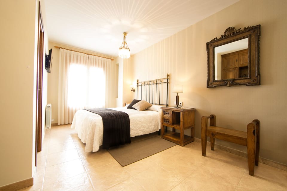 Triple Room (IV) | Down comforters, rollaway beds, free WiFi, bed sheets