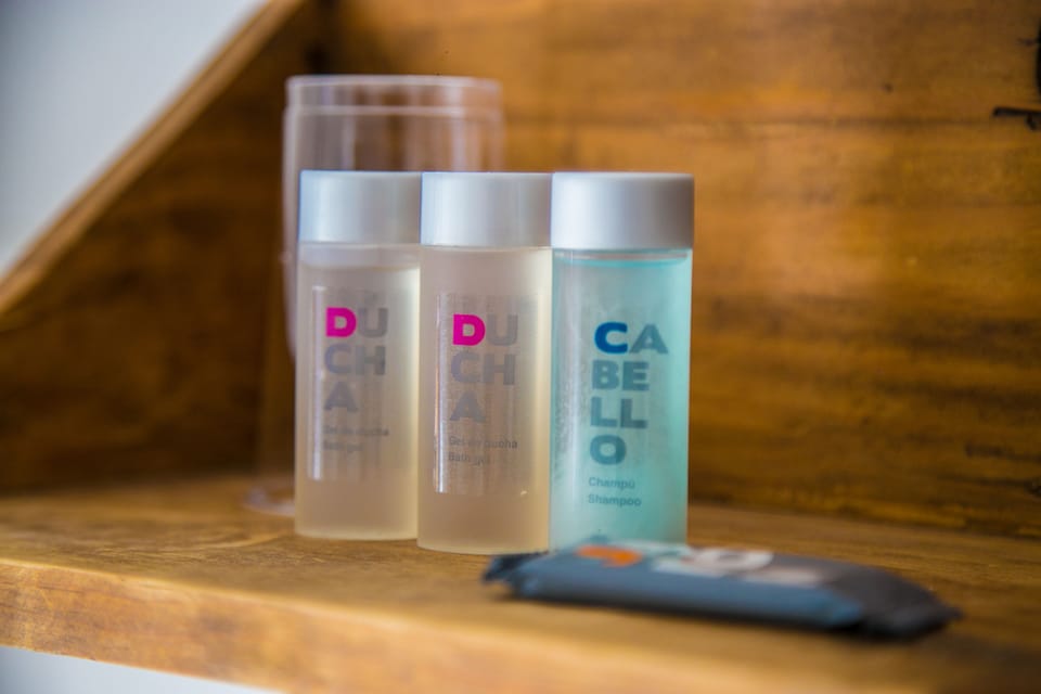 Triple Room (IV) | Bathroom amenities | Free toiletries, hair dryer, towels