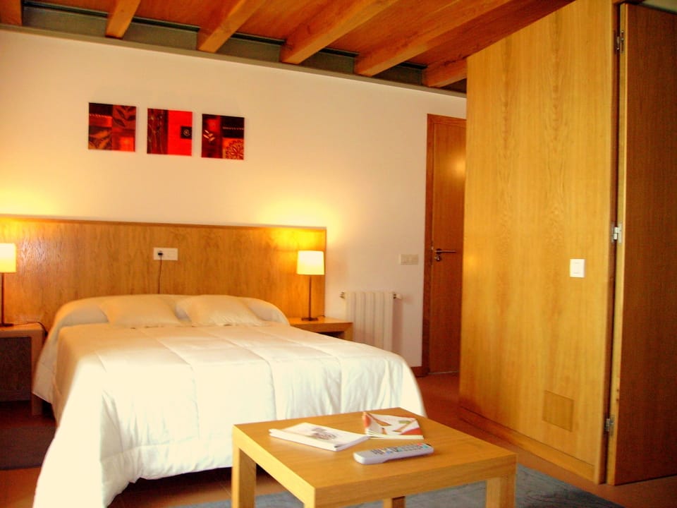 Double or Twin Room | Desk, free cribs/infant beds, rollaway beds, free WiFi