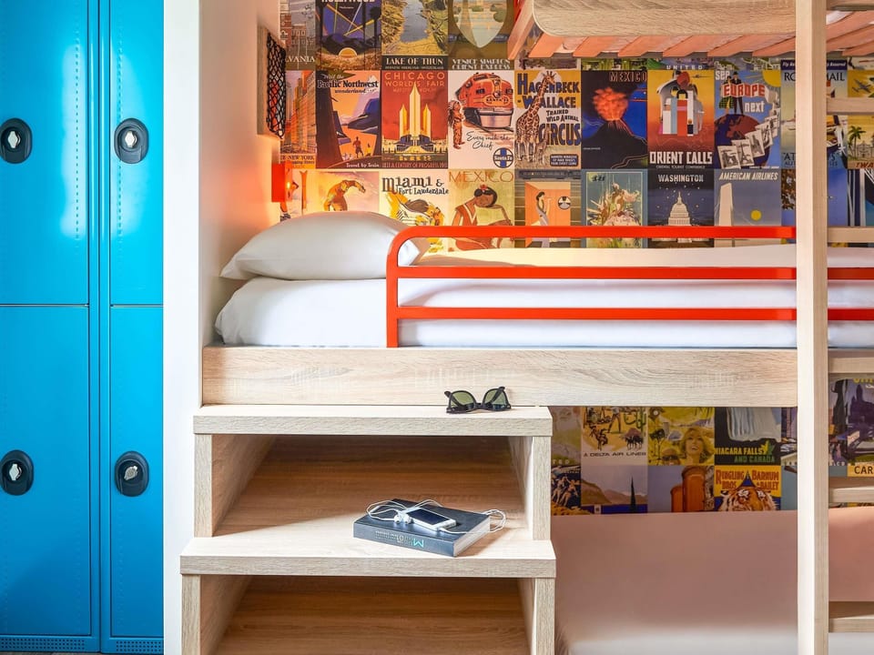 Room, Multiple Beds | Desk, WiFi (free), bed sheets