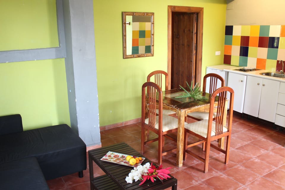 Apartment, 1 Bedroom, Terrace, Ocean View | Living area