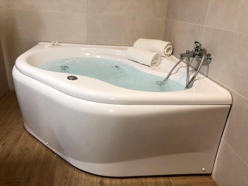 Deluxe Double Room, Partial Sea View | Bathroom | Rainfall showerhead, free toiletries, hair dryer, bidet