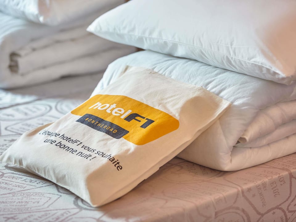 Free WiFi, bed sheets