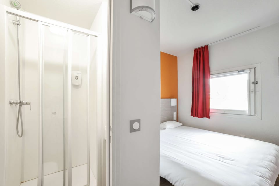 Standard Room, 1 Double Bed | Free cribs/infant beds, free WiFi, bed sheets