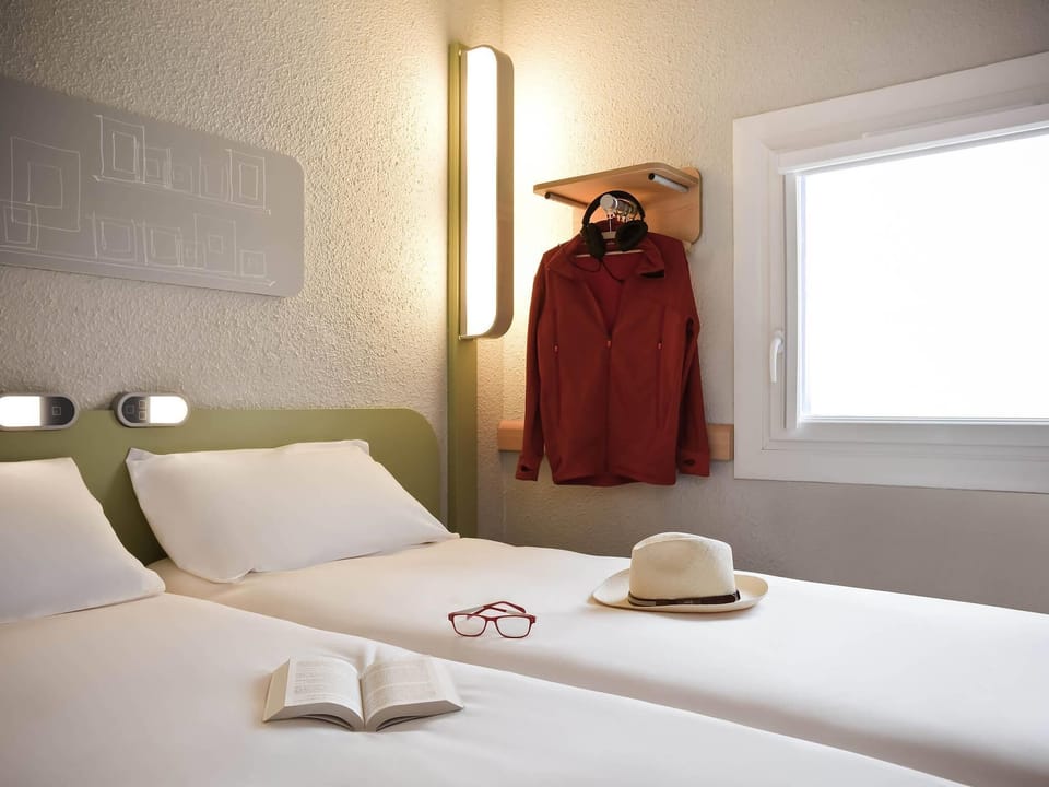 Twin Room, 2 Twin Beds | Premium bedding, desk, blackout drapes, iron/ironing board