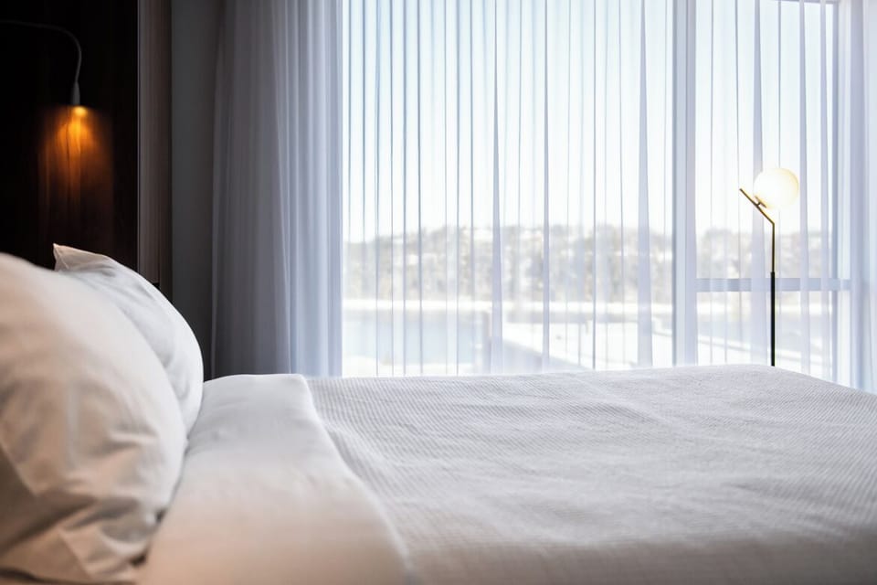 Deluxe Room | Premium bedding, desk, laptop workspace, WiFi (free)