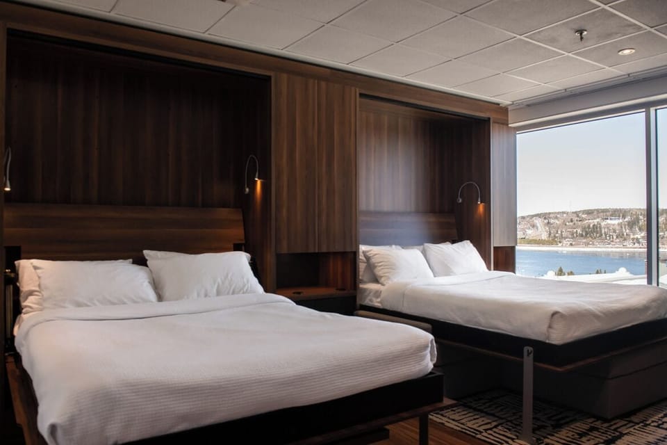 Deluxe Room | Premium bedding, desk, laptop workspace, WiFi (free)