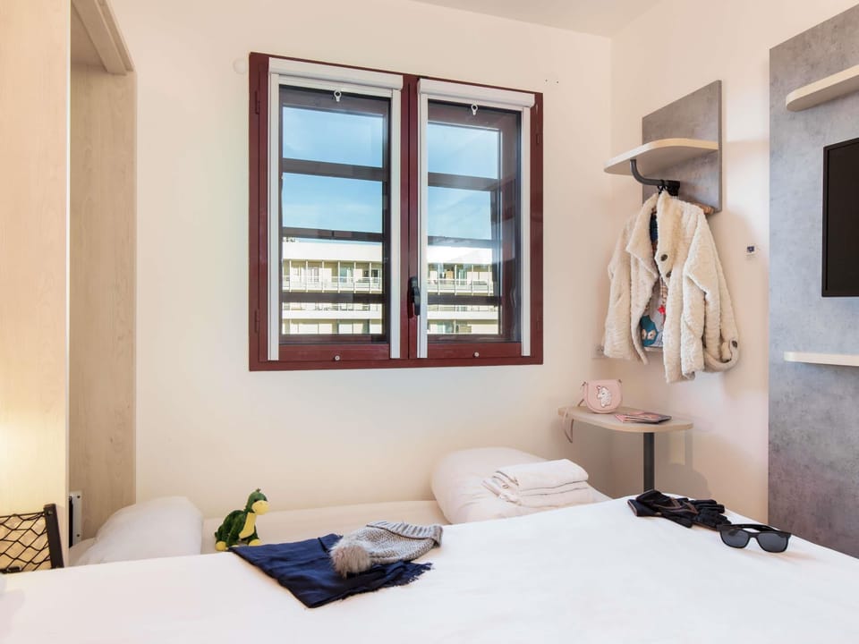 Triple Room (1 Double Bed and 1 Twin Murphy Bed) | Desk, soundproofing, free WiFi