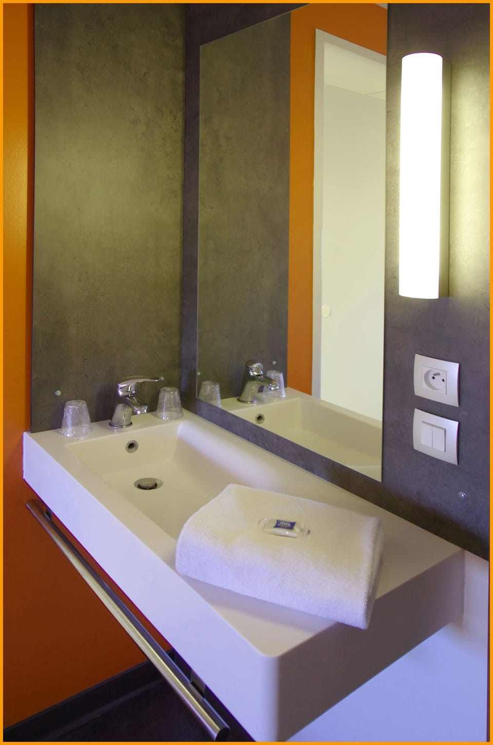 Bathroom sink