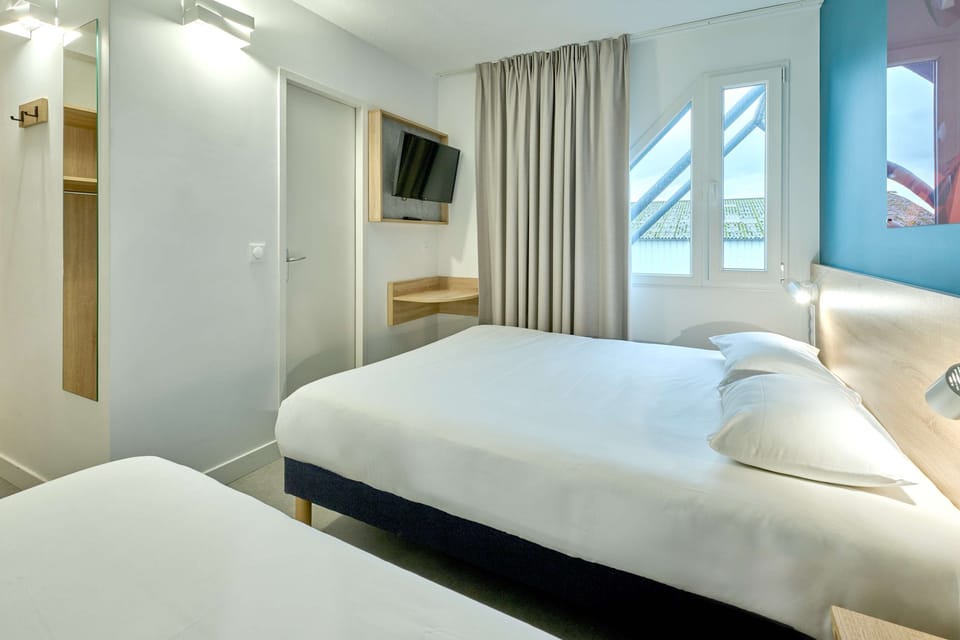 Room, Multiple Beds | Soundproofing, free cribs/infant beds, free WiFi, bed sheets