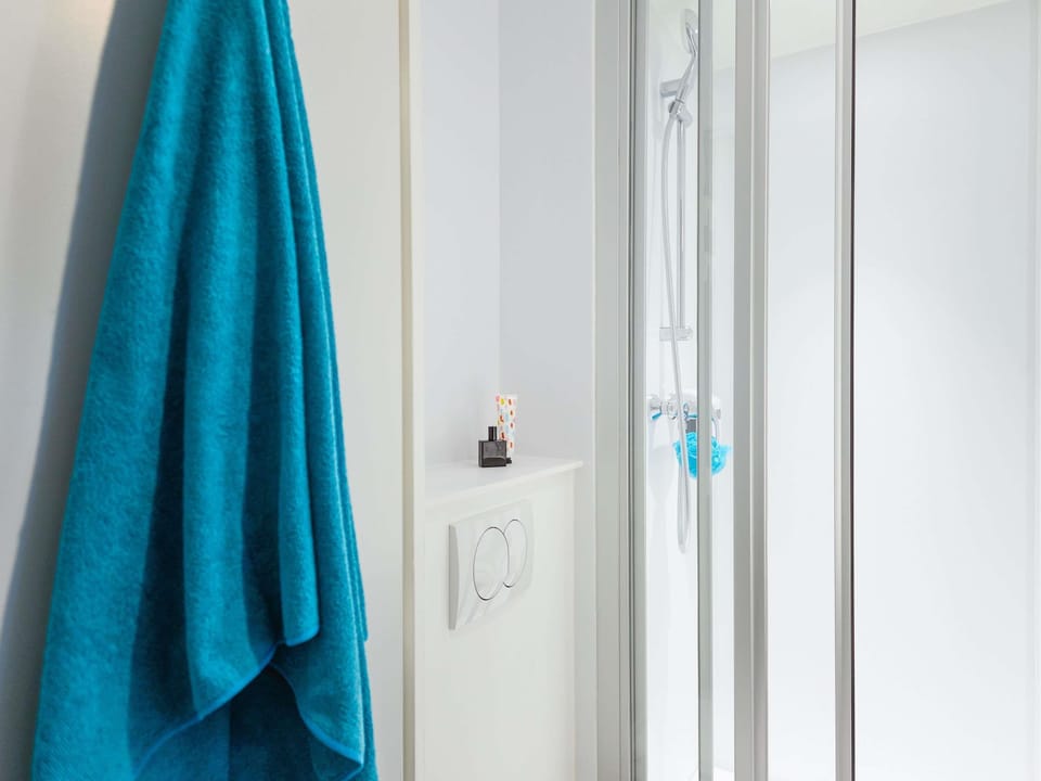 Room, 1 Double Bed, Private Bathroom (Cabrio) | Desk, free WiFi, bed sheets