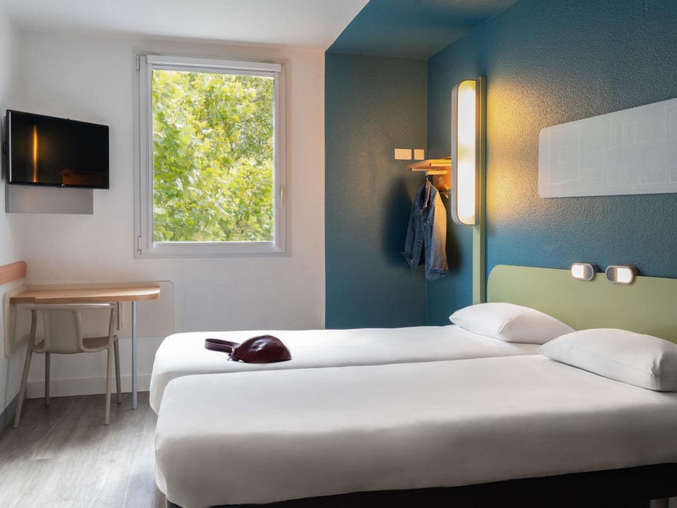 Desk, free WiFi, bed sheets