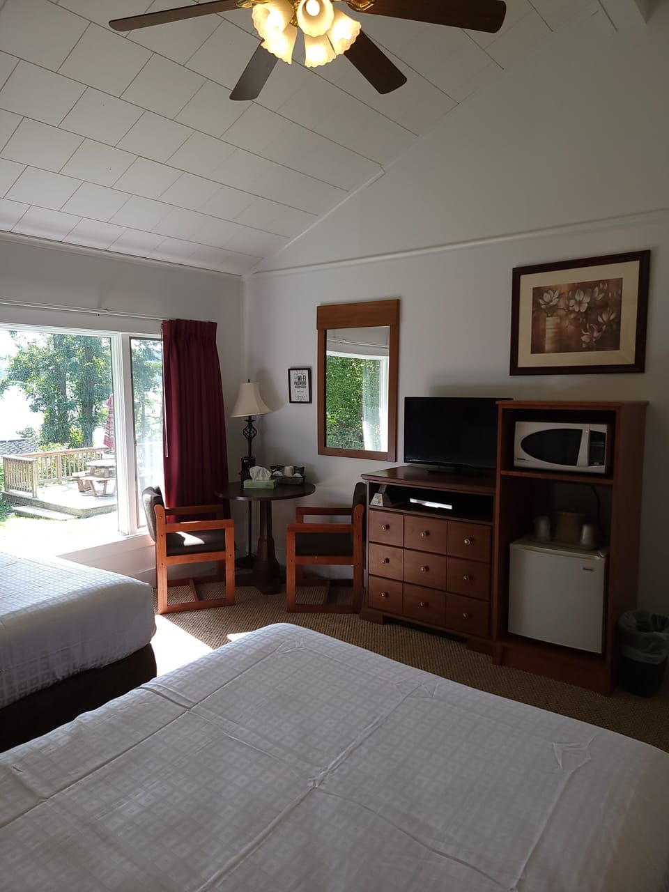 Desk, soundproofing, cribs (free), rollaway beds (surcharge)