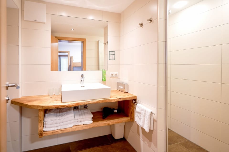Family Room | Bathroom | Free toiletries, hair dryer, bathrobes, towels