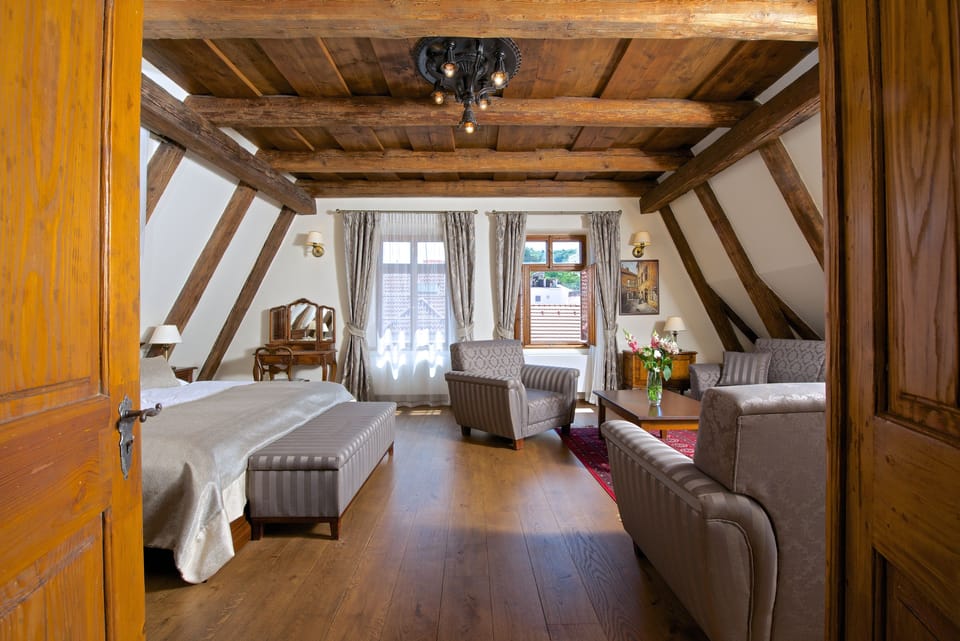Luxury Penthouse, 3 Bedrooms | Hypo-allergenic bedding, memory foam beds, in-room safe