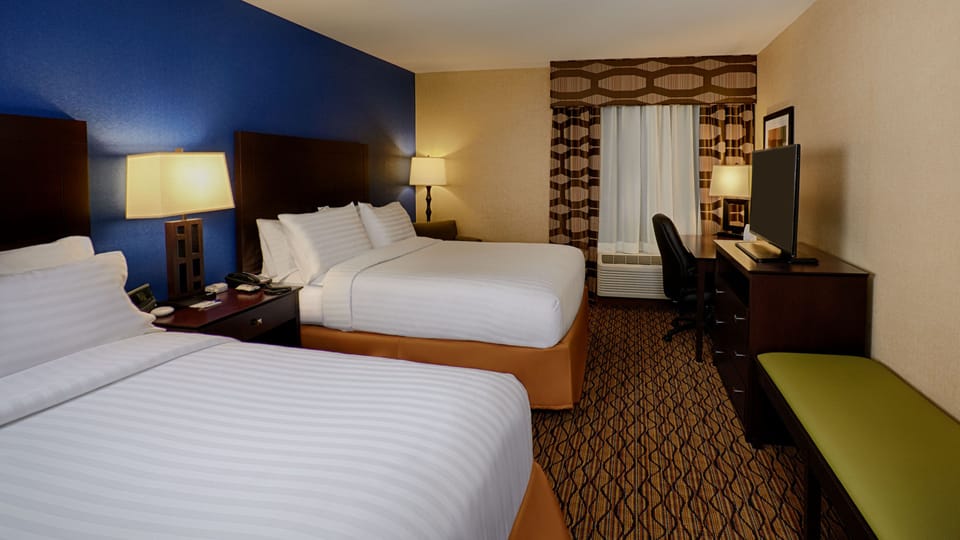 Premium bedding, in-room safe, desk, blackout drapes