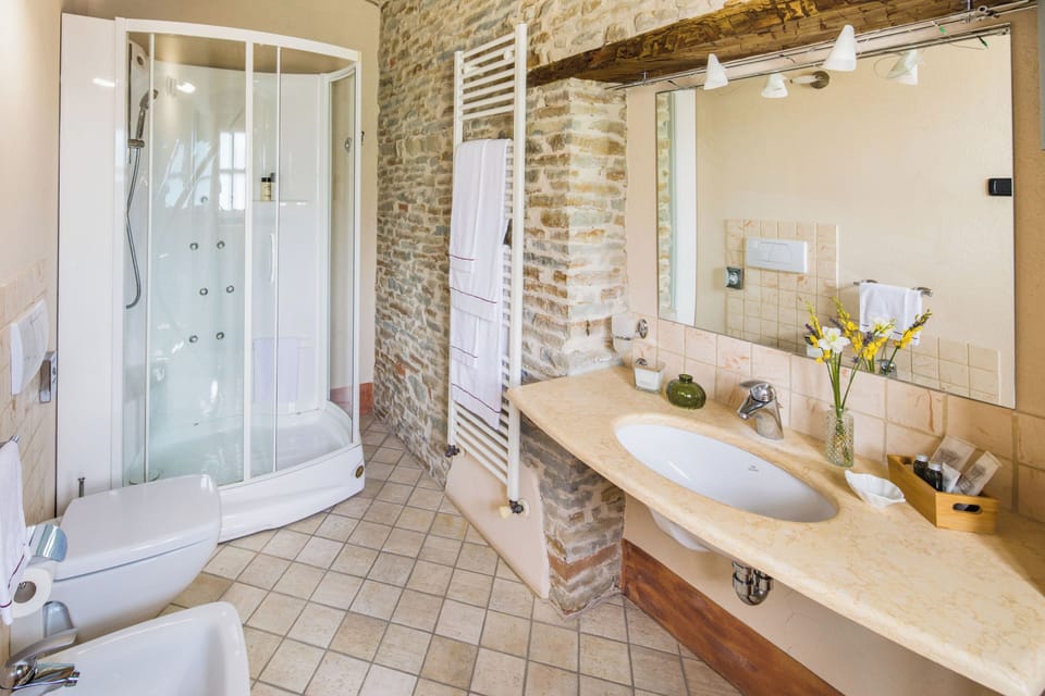 Superior Double Room, 1 Queen Bed | Bathroom | Shower, free toiletries, hair dryer, bathrobes
