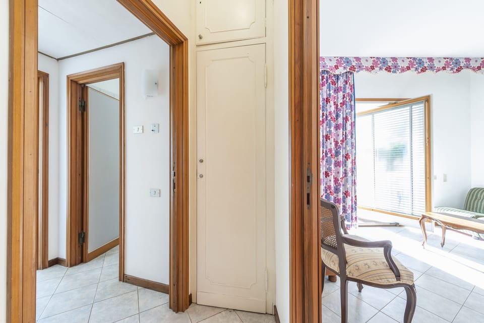 Minibar, blackout drapes, free WiFi, bed sheets