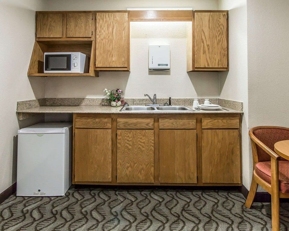 Standard Room, 1 Double Bed, Non Smoking | Blackout drapes, iron/ironing board, free WiFi, bed sheets