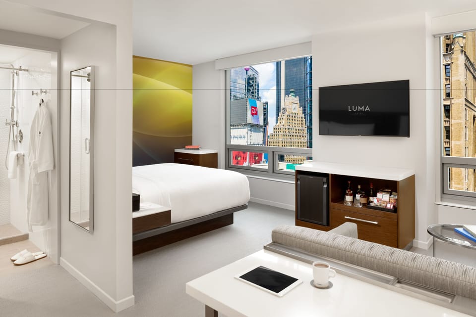 Suite, 1 King Bed | Frette Italian sheets, premium bedding, pillowtop beds, in-room safe
