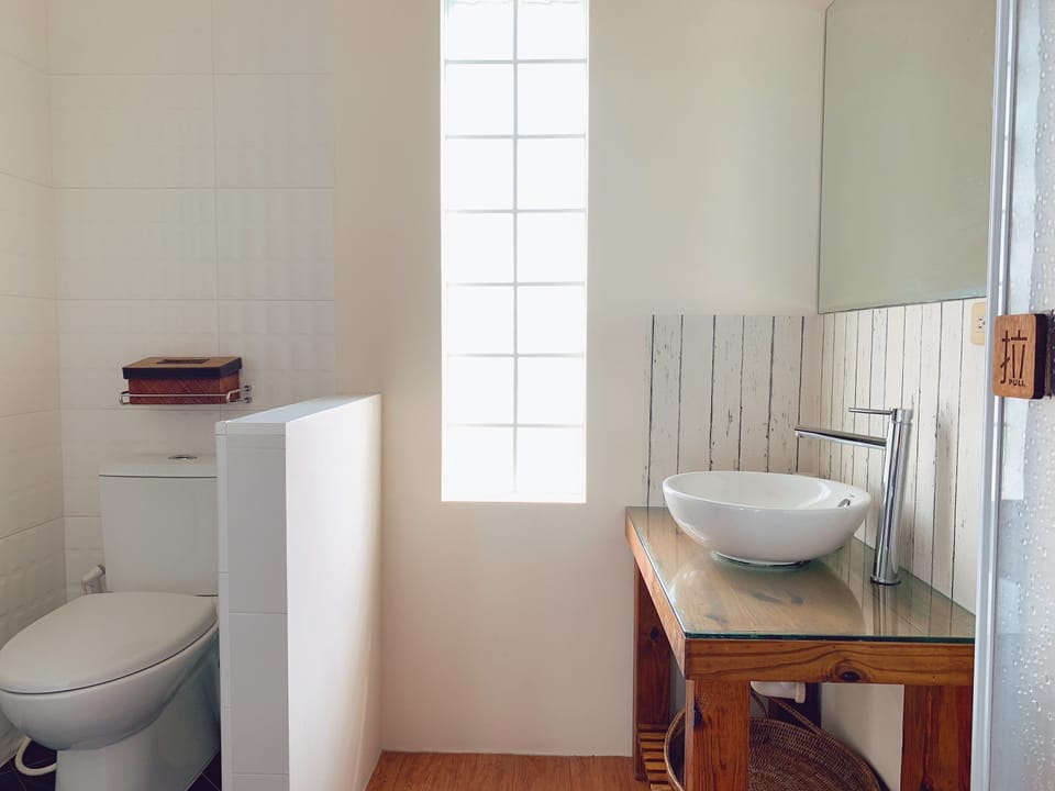 Signature Double Room, 1 Queen Bed | Bathroom | Hair dryer, slippers, towels, shampoo