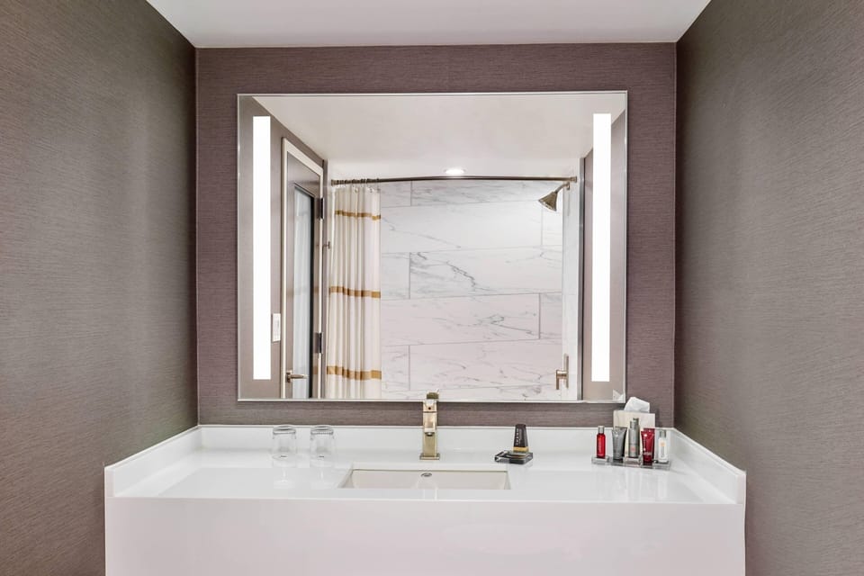Shower, free toiletries, hair dryer, towels