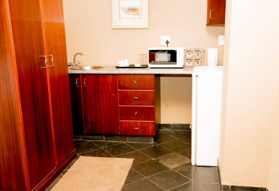 Standard Room | Mini-refrigerator