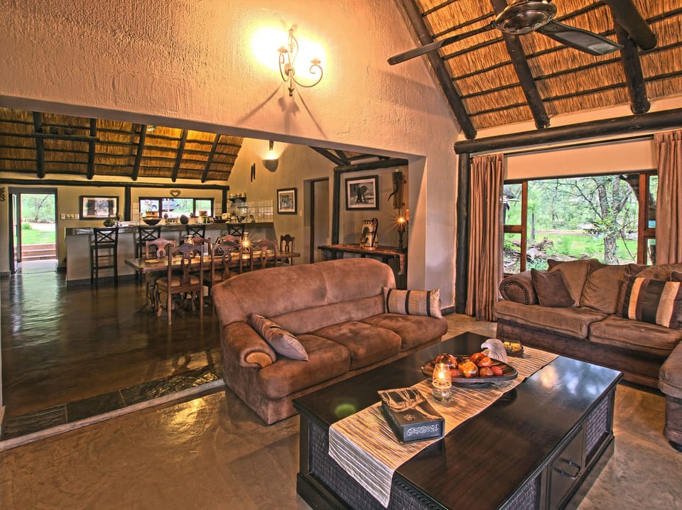 Luxury Cottage | Living area