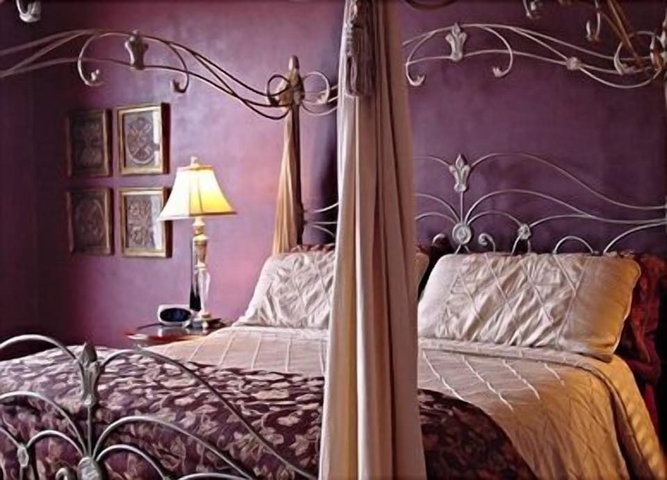 Oscar Wilde | Iron/ironing board, free WiFi