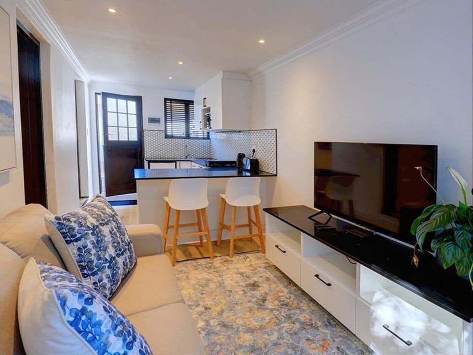 Mini apartment with two bedrooms | Private kitchen | Coffee/tea maker, fridge, microwave, stovetop