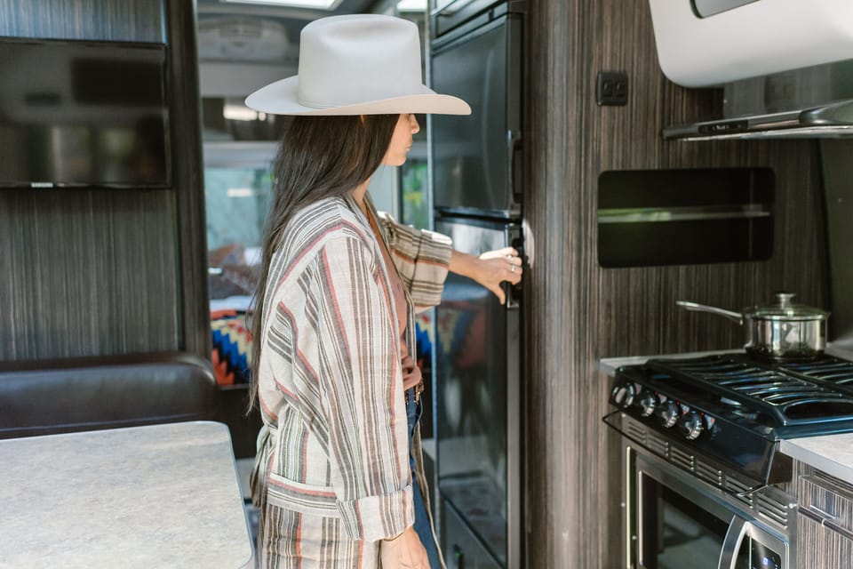 Deluxe Studio | Private kitchen | Fridge, stovetop, electric kettle, freezer