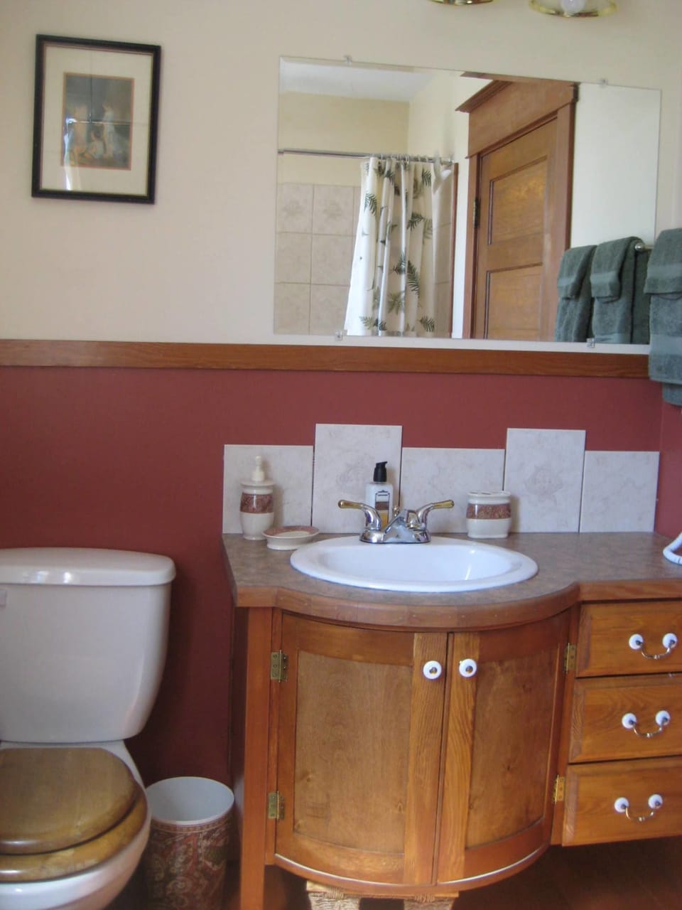 The Rose Room | Bathroom | Free toiletries, hair dryer (on request), bathrobes, towels