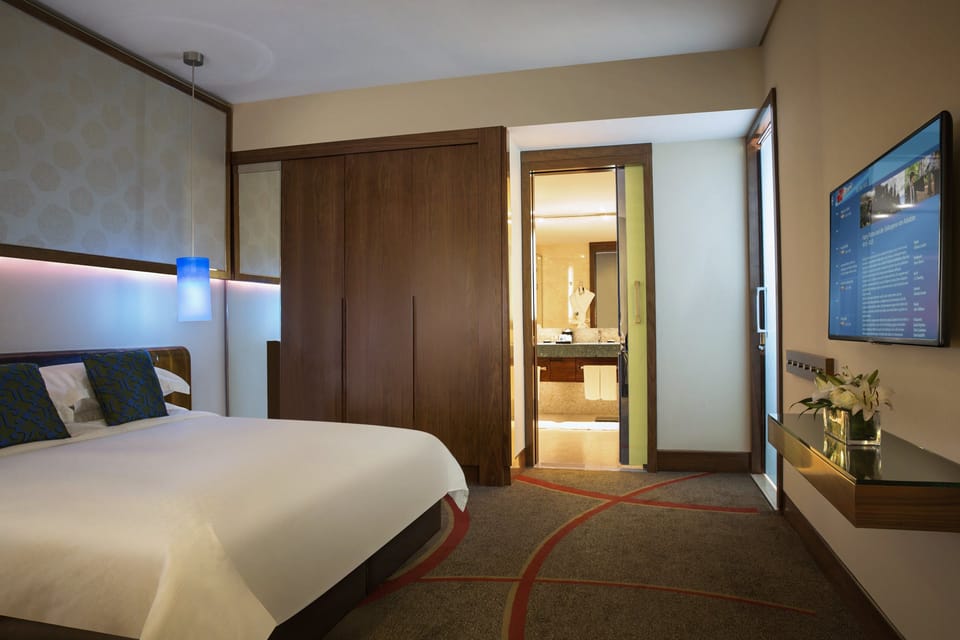 Minibar, in-room safe, desk, laptop workspace