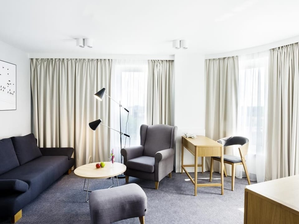 Standard Suite, 2 Double Beds | Desk, soundproofing, WiFi (free), bed sheets