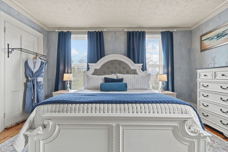 Standard Room, 1 Bedroom, Private Bathroom | Premium bedding, individually decorated, individually furnished