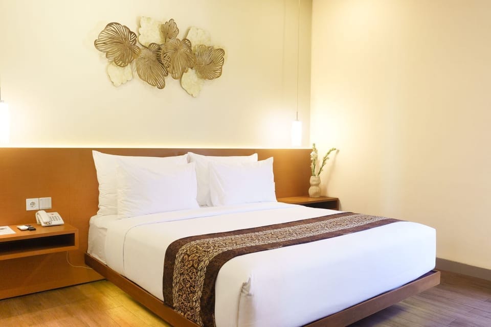 Deluxe Room | Desk, free WiFi