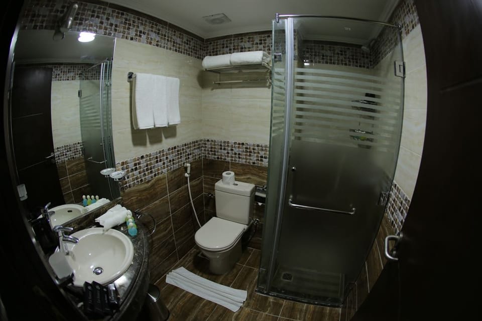 Shower, free toiletries, towels