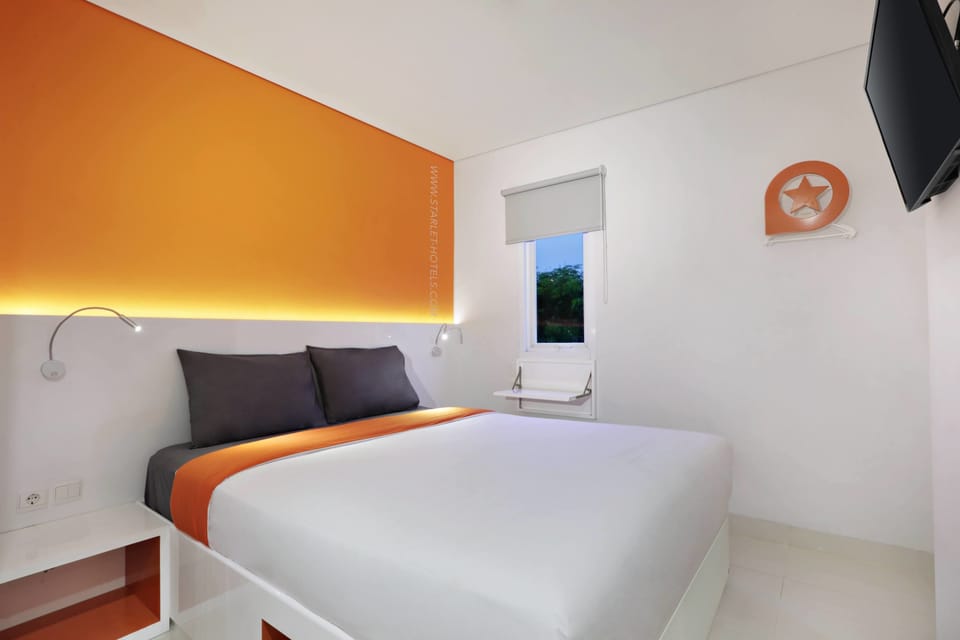 In-room safe, desk, soundproofing, free WiFi