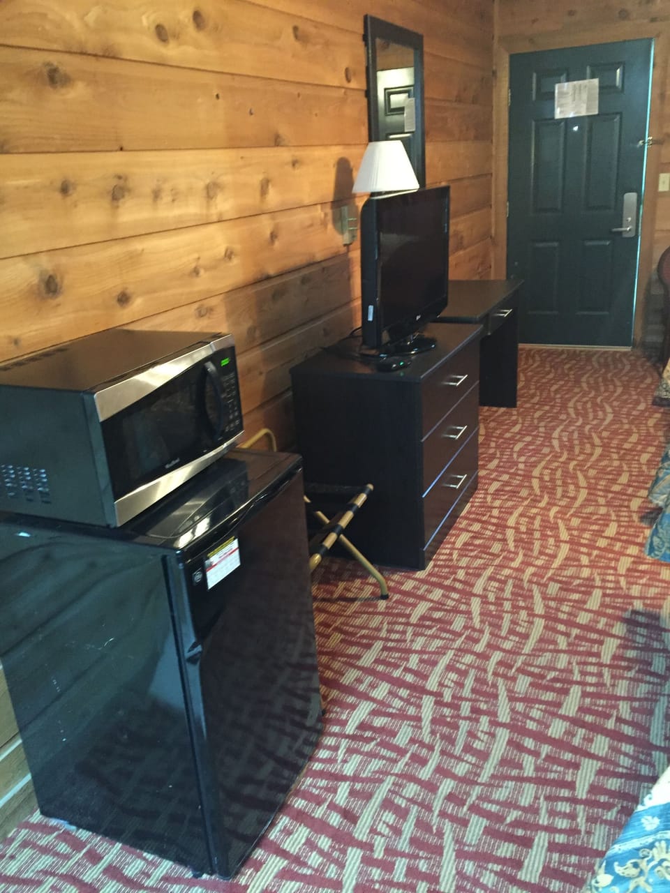 Blackout drapes, free WiFi, bed sheets