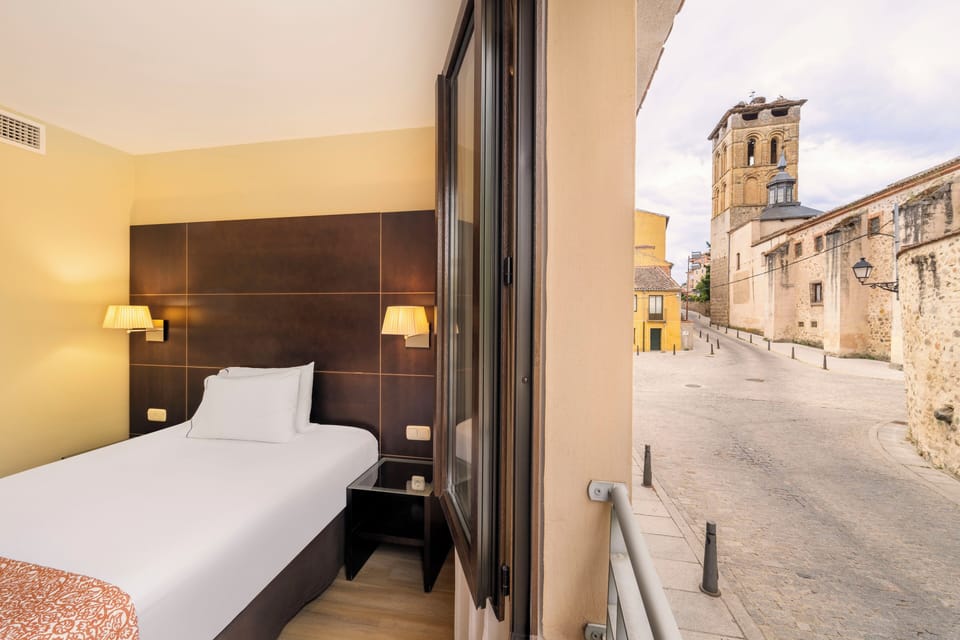 Single Room, 1 Double Bed | Minibar, in-room safe, desk, soundproofing
