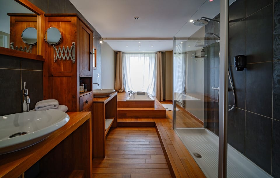 Romantic Suite, 1 King Bed, Park View, Garden Area | Bathroom | Shower, rainfall showerhead, hair dryer, towels