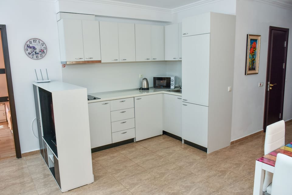 Luxury Apartment, 2 Bedrooms, Balcony, Sea View | Private kitchen | Mini-fridge, microwave, stovetop, electric kettle
