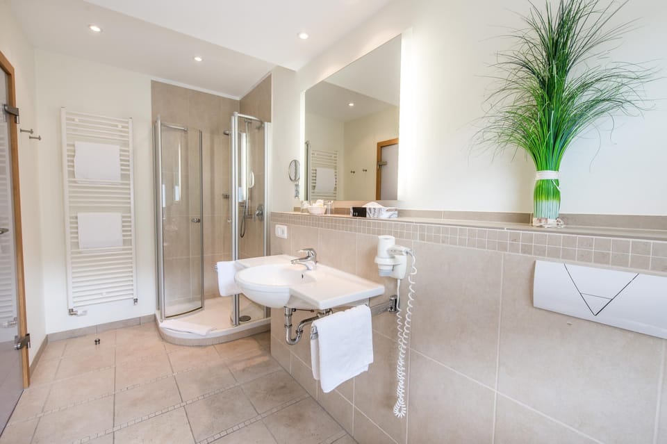 Junior Suite, 1 Double Bed | Bathroom | Towels