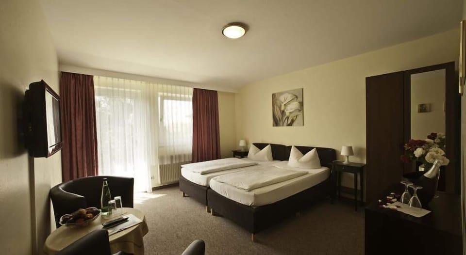 Double Room, Balcony | Desk, travel crib, rollaway beds, free WiFi