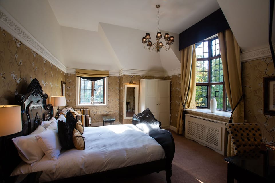 Executive Room | Premium bedding, individually decorated, individually furnished, desk