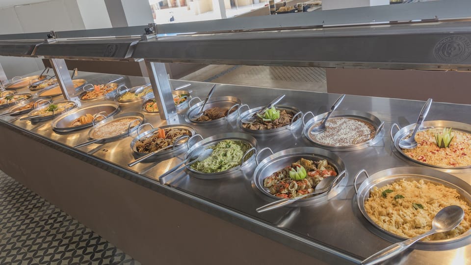 Lunch served, international cuisine