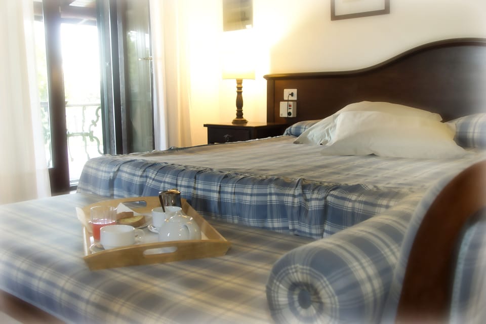 Minibar, in-room safe, desk, iron/ironing board